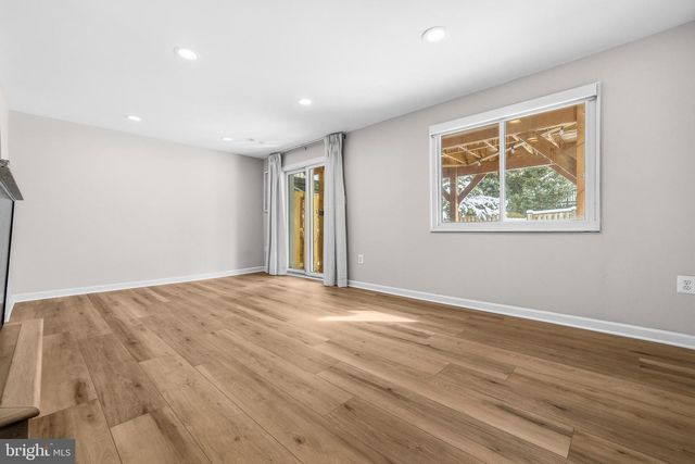 3072 SUGAR LN, Vienna, VA 22181