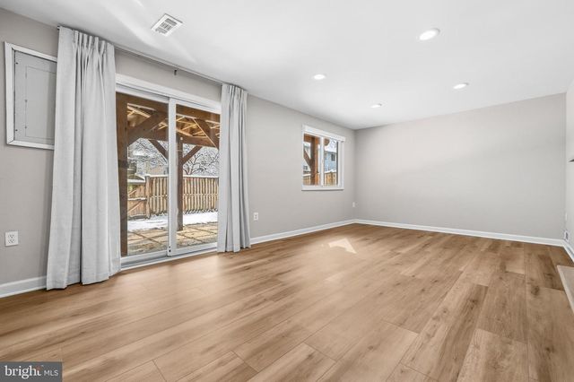 3072 SUGAR LN, Vienna, VA 22181