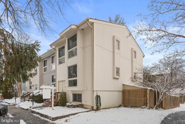 3072 SUGAR LN, Vienna, VA 22181