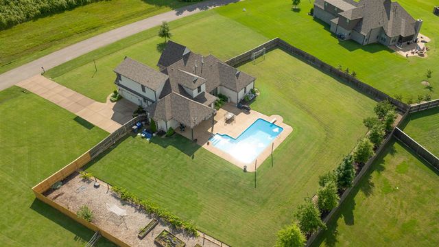 615 GLENSHEE DR, Rossville, TN 38066