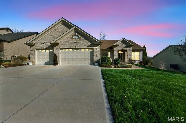1521 Hibernation Hollow, Wentzville, MO 63385