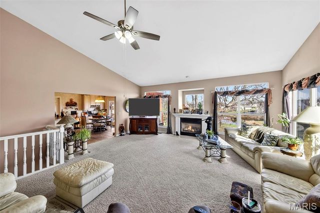 1521 Hibernation Hollow, Wentzville, MO 63385