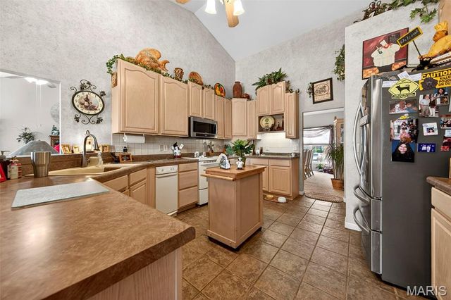 1521 Hibernation Hollow, Wentzville, MO 63385