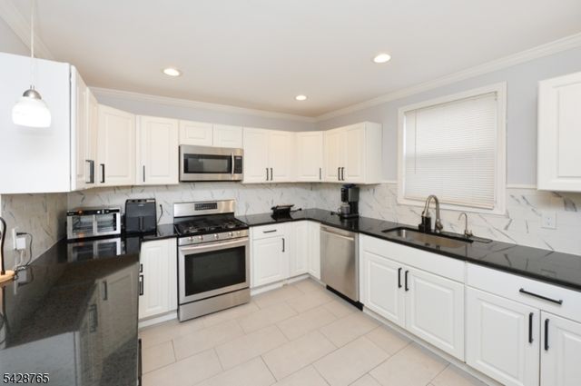 171 Ampere Pkwy, Bloomfield Twp., NJ 07003