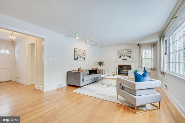 40 DOGWOOD LN, Princeton, NJ 08540