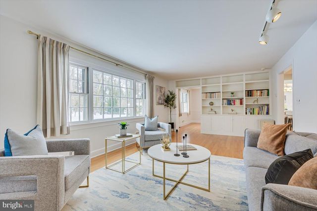 40 DOGWOOD LN, Princeton, NJ 08540