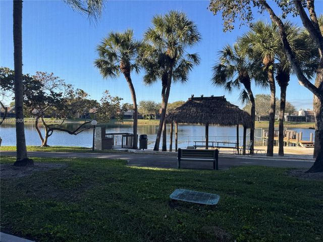 1101 Colony Point Cir 102, Pembroke Pines, FL 33026