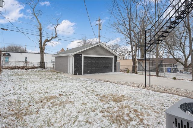 1438 W 116th Street, Cleveland, OH 44102