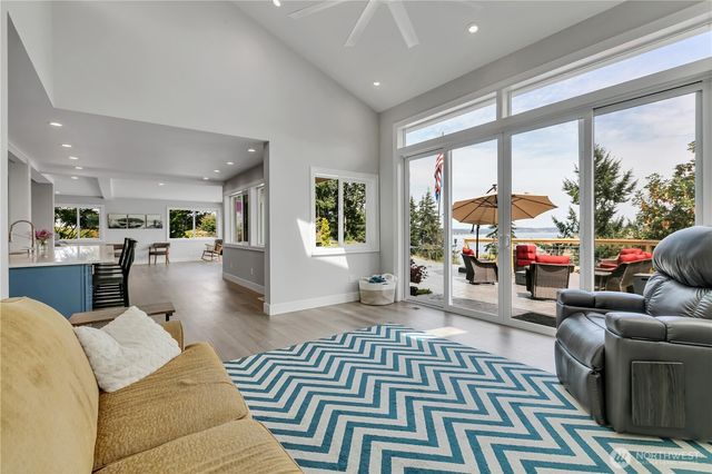 35 Silver Beach Drive, Steilacoom, WA 98388