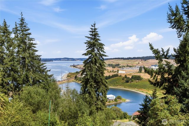 35 Silver Beach Drive, Steilacoom, WA 98388