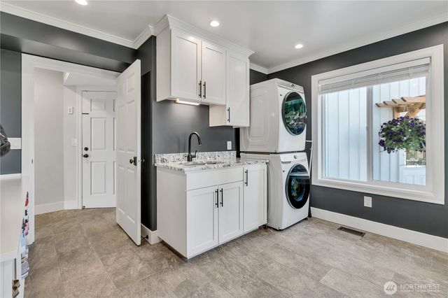 35 Silver Beach Drive, Steilacoom, WA 98388
