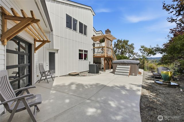 35 Silver Beach Drive, Steilacoom, WA 98388