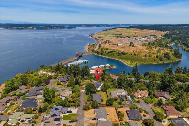 35 Silver Beach Drive, Steilacoom, WA 98388