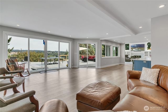 35 Silver Beach Drive, Steilacoom, WA 98388
