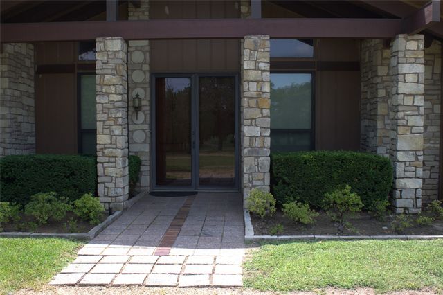 2300 W Main Street, Lancaster, TX 75146