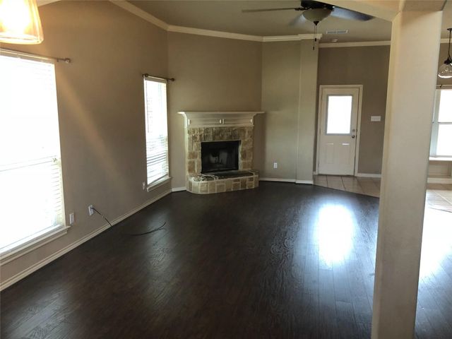 124 High Meadow Road, Red Oak, TX 75154