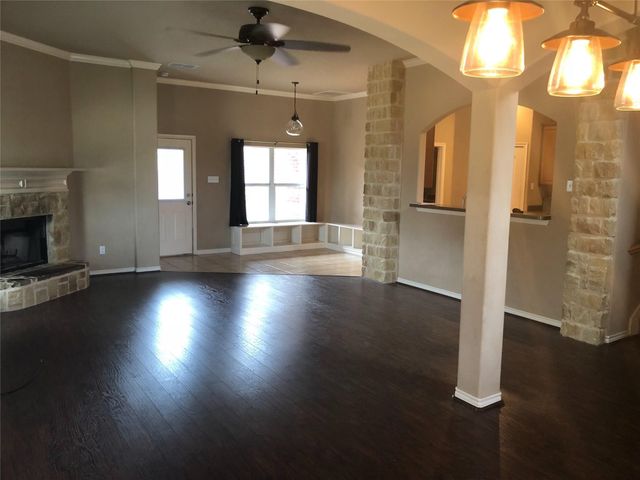 124 High Meadow Road, Red Oak, TX 75154