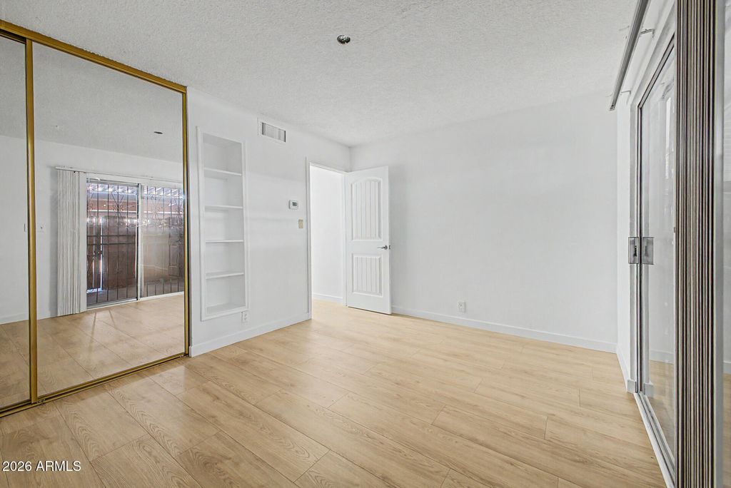 Image 7 of property listing at 6814 N 35TH Avenue G, Phoenix, AZ 85017