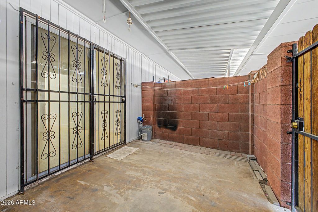 Image 9 of property listing at 6814 N 35TH Avenue G, Phoenix, AZ 85017