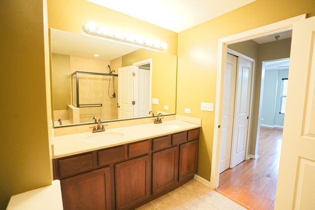 470 Grosvenor Lane 470, Aurora, IL 60504