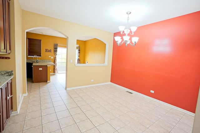 470 Grosvenor Lane 470, Aurora, IL 60504