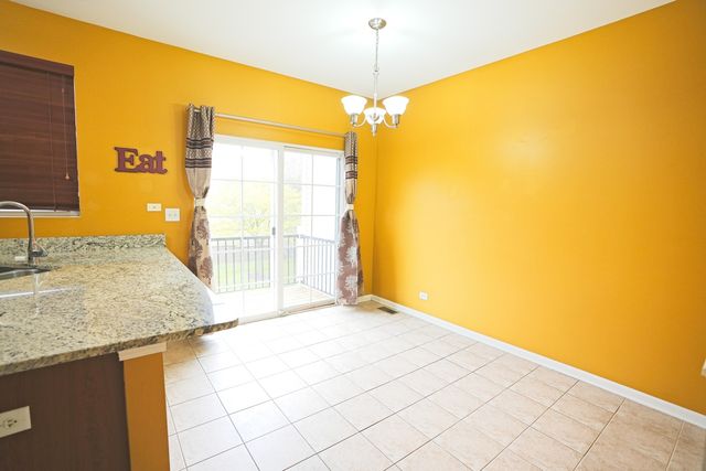 470 Grosvenor Lane 470, Aurora, IL 60504