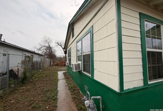 646 Briggs, San Antonio, TX 78211