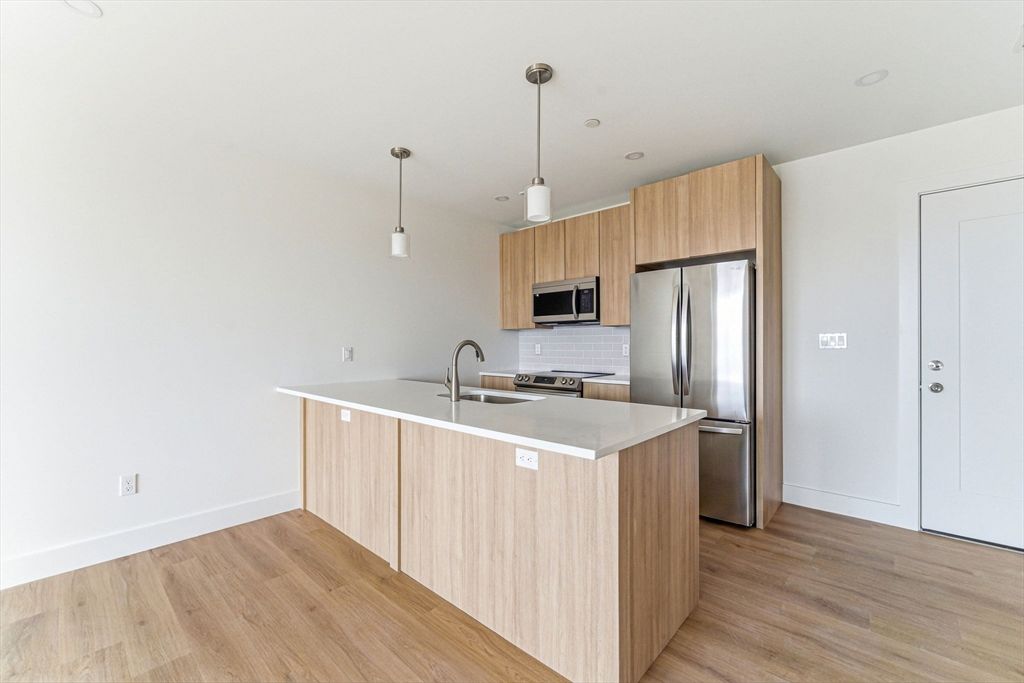 1035 Commonwealth Ave 301, Boston, MA 02215