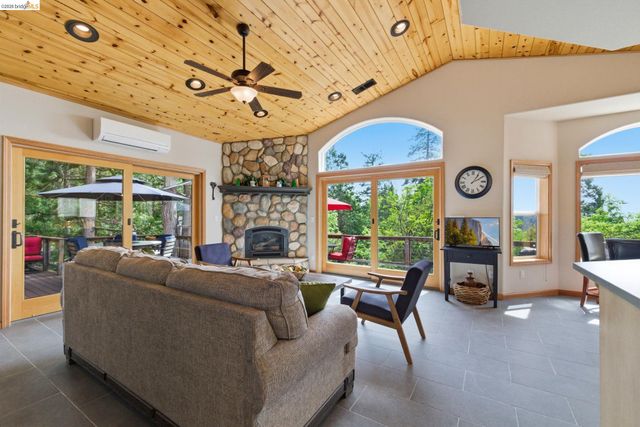 23333 Gurney Station Rd, Twain Harte, CA 95383