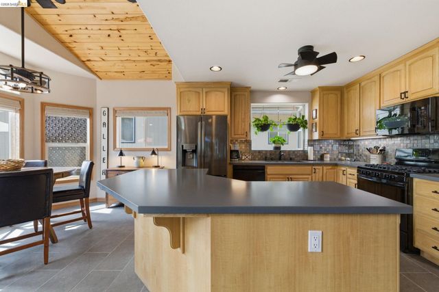 23333 Gurney Station Rd, Twain Harte, CA 95383