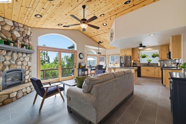 23333 Gurney Station Rd, Twain Harte, CA 95383