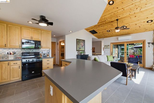 23333 Gurney Station Rd, Twain Harte, CA 95383