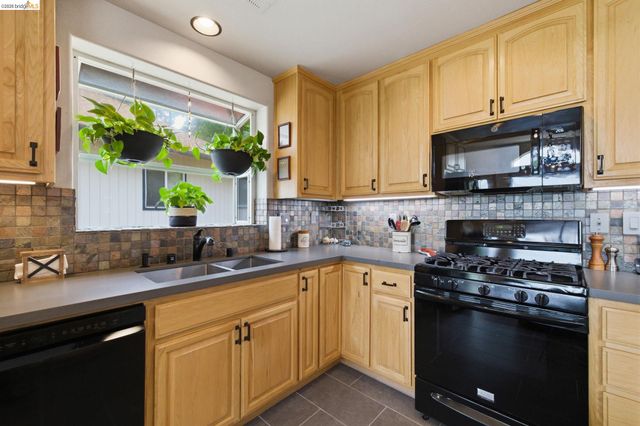 23333 Gurney Station Rd, Twain Harte, CA 95383