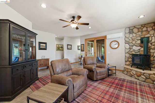 23333 Gurney Station Rd, Twain Harte, CA 95383