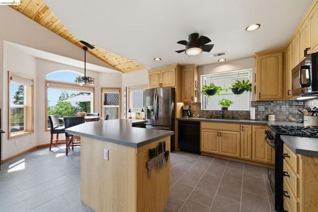 23333 Gurney Station Rd, Twain Harte, CA 95383