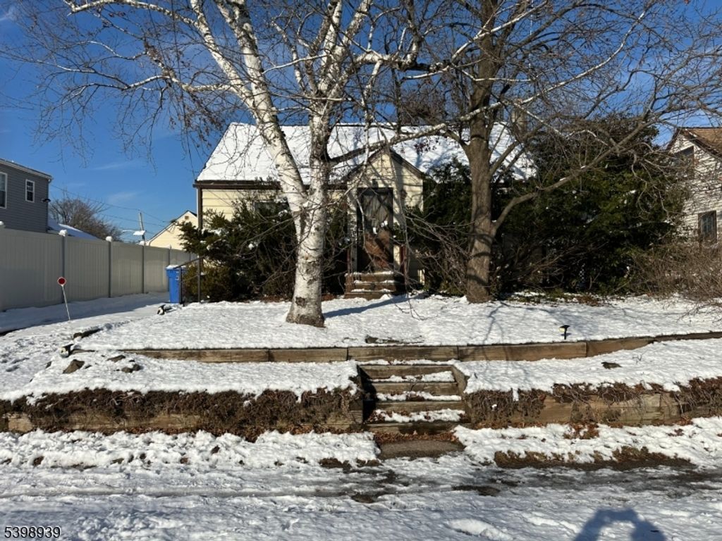 808 Tompkins Ave, South Plainfield Boro, NJ 07080