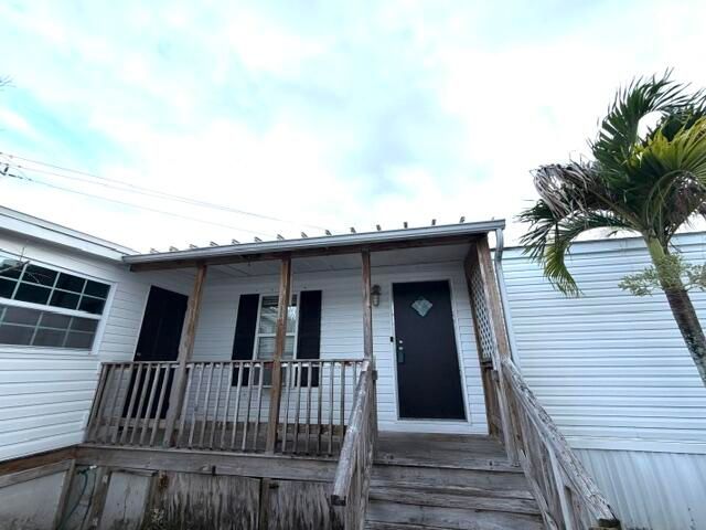 8423 SE Sandy Lane, Hobe Sound, FL 33455