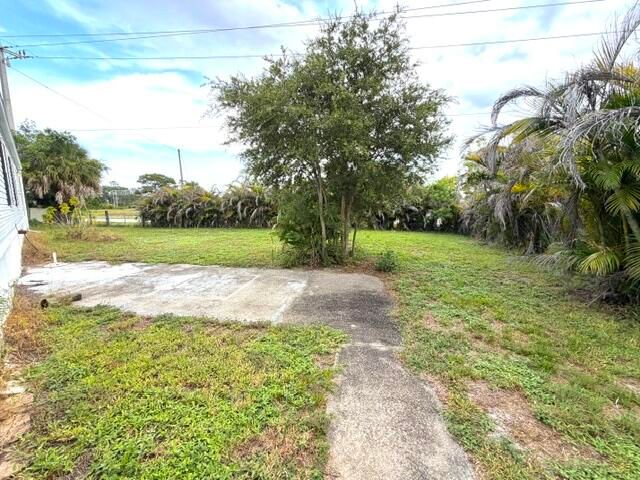8423 SE Sandy Lane, Hobe Sound, FL 33455
