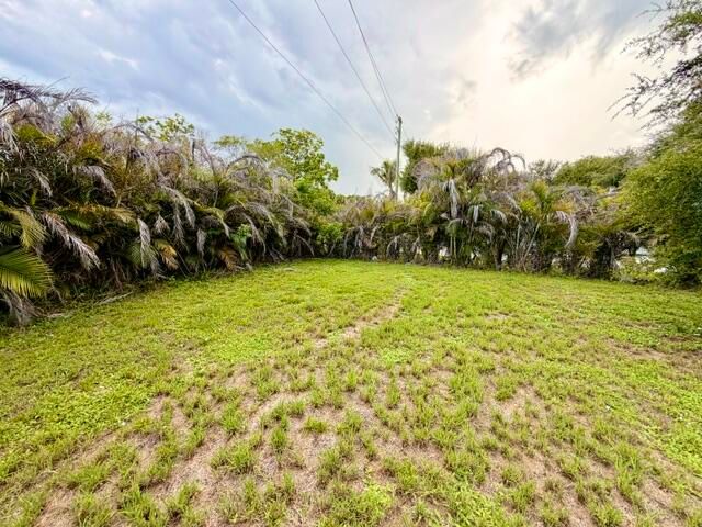 8423 SE Sandy Lane, Hobe Sound, FL 33455