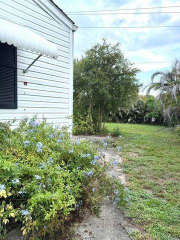 8423 SE Sandy Lane, Hobe Sound, FL 33455