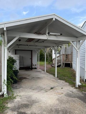 8423 SE Sandy Lane, Hobe Sound, FL 33455