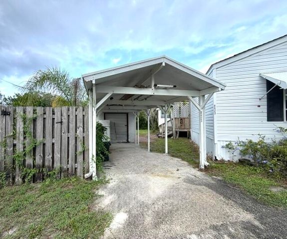 8423 SE Sandy Lane, Hobe Sound, FL 33455