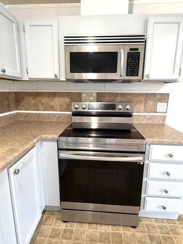 8423 SE Sandy Lane, Hobe Sound, FL 33455