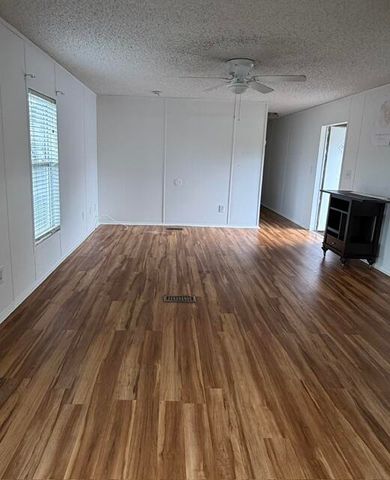 8423 SE Sandy Lane, Hobe Sound, FL 33455