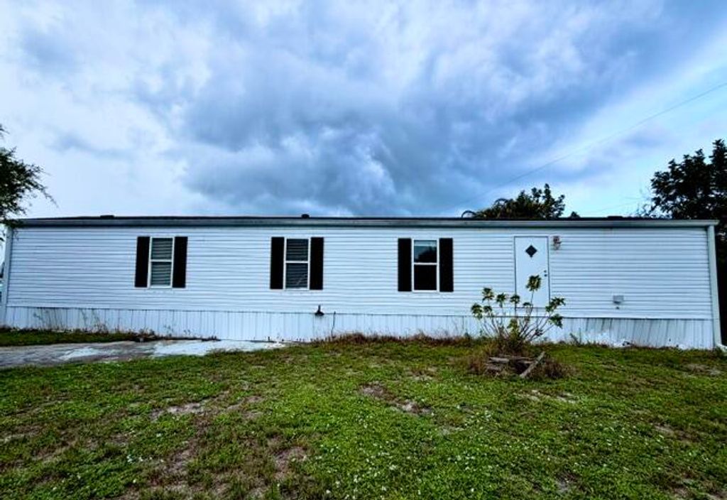 8423 SE Sandy Lane, Hobe Sound, FL 33455