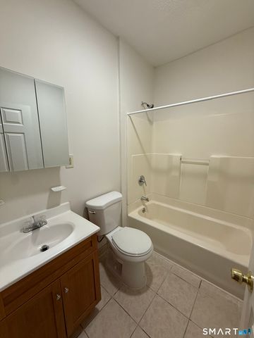 834 Park Street 3W, Hartford, CT 06106