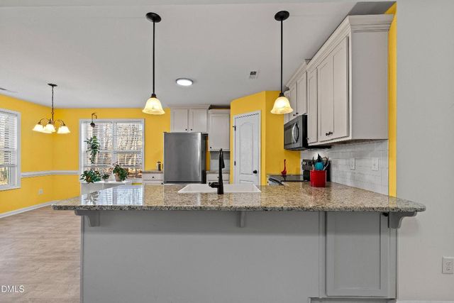 102 Lakeview Drive, Four Oaks, NC 27524