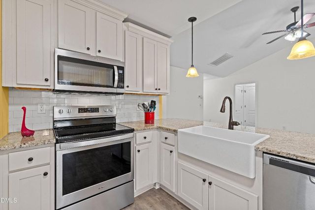 102 Lakeview Drive, Four Oaks, NC 27524