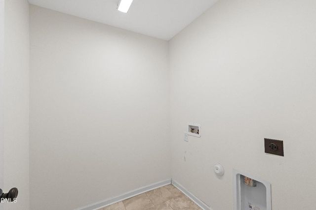 102 Lakeview Drive, Four Oaks, NC 27524