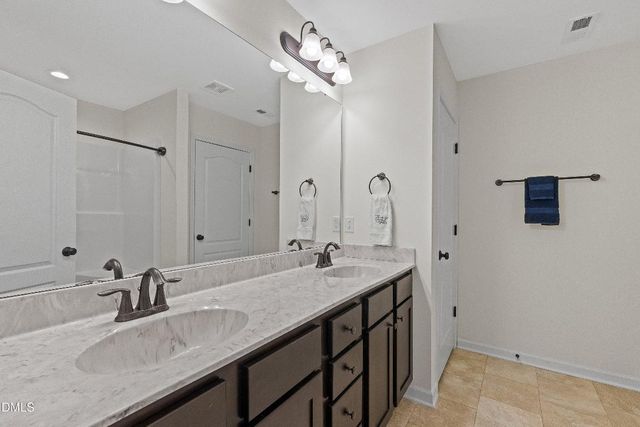 102 Lakeview Drive, Four Oaks, NC 27524